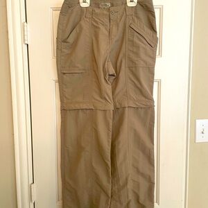 Royal Robbin’s /Women’s pants -Size 8 .Tan -Hiking pants -Regular lenght